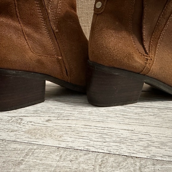 Lucca Lane Women's Meyna Terracotta Brown Suede Zip Gold Hardware Boots 8.5 EUC - Picture 8 of 9